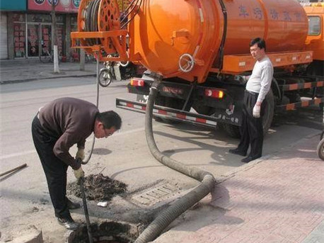 新政镇清掏化粪池，健康生活从这里开始